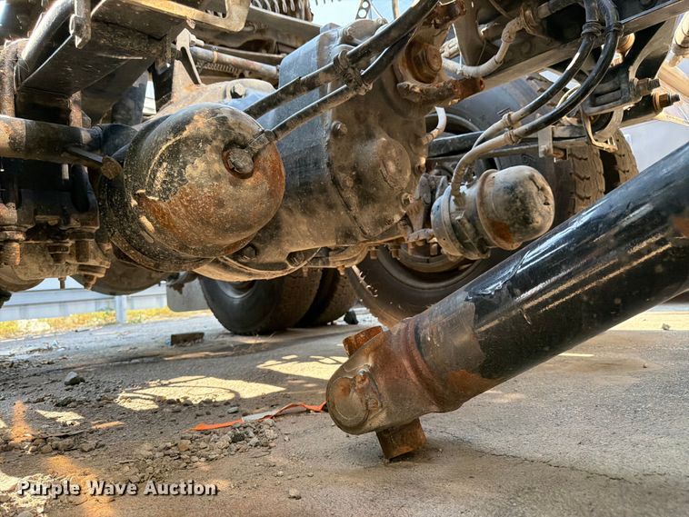 image for item YA4194 2023 Kenworth T880 semi truck
