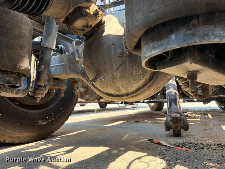image for item YA4194 2023 Kenworth T880 semi truck