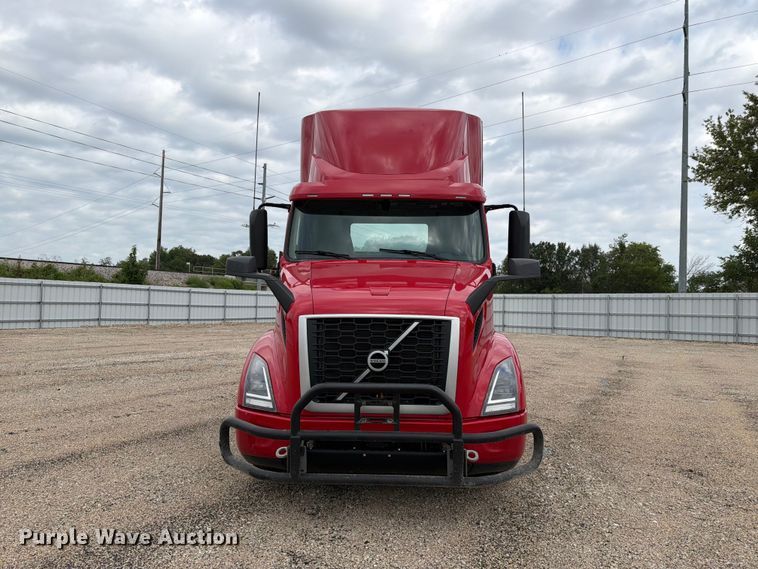 image for item YA4211 2020 Volvo VNR semi truck