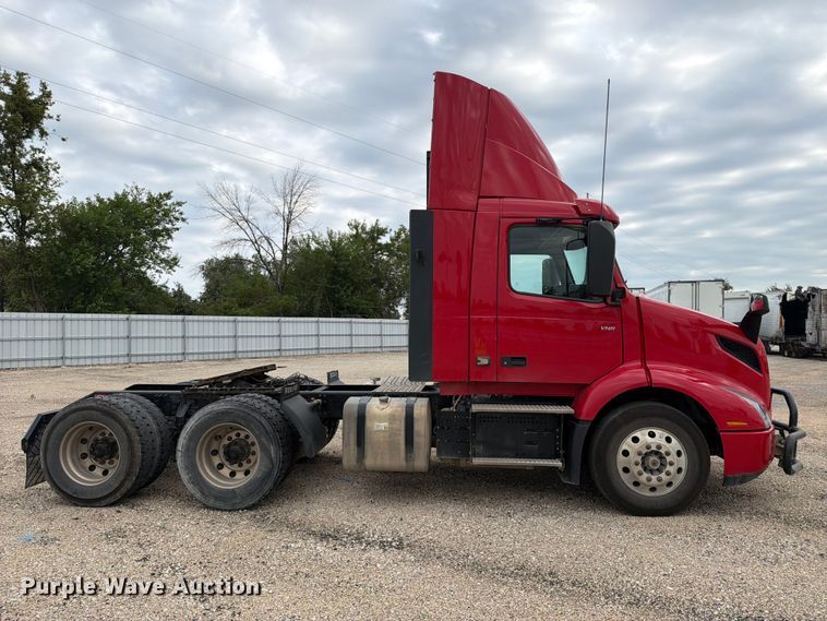 image for item YA4211 2020 Volvo VNR semi truck