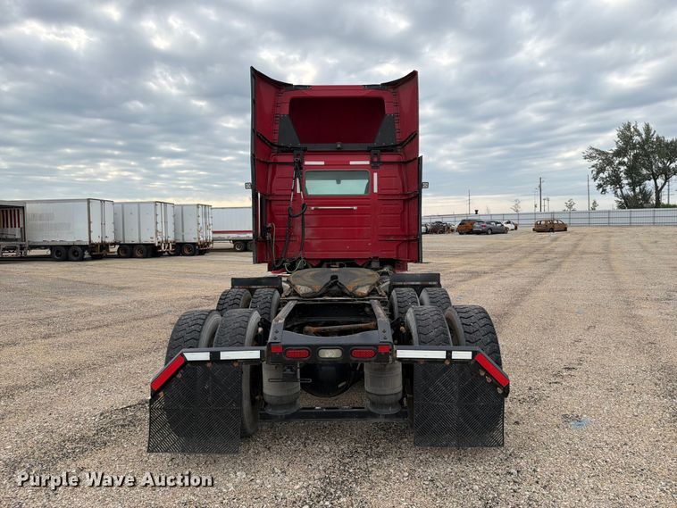 image for item YA4211 2020 Volvo VNR semi truck
