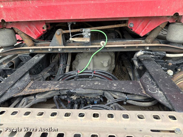 image for item YA4211 2020 Volvo VNR semi truck