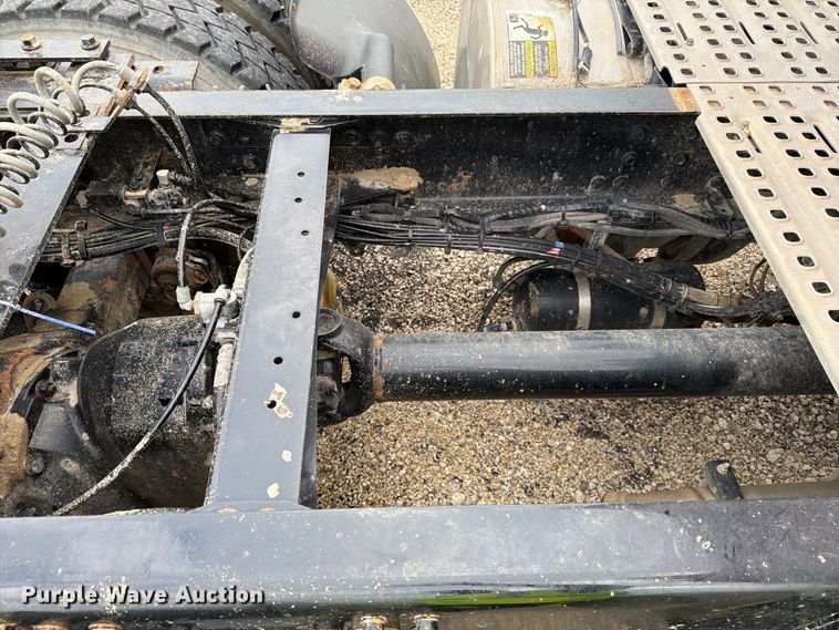 image for item YA4211 2020 Volvo VNR semi truck