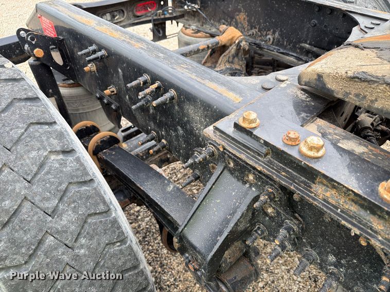 image for item YA4211 2020 Volvo VNR semi truck