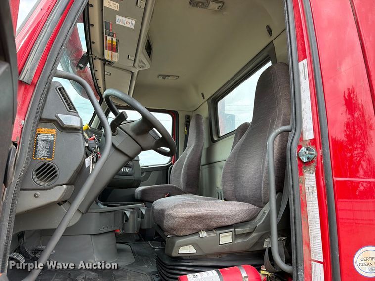 image for item YA4211 2020 Volvo VNR semi truck