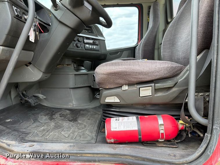 image for item YA4211 2020 Volvo VNR semi truck