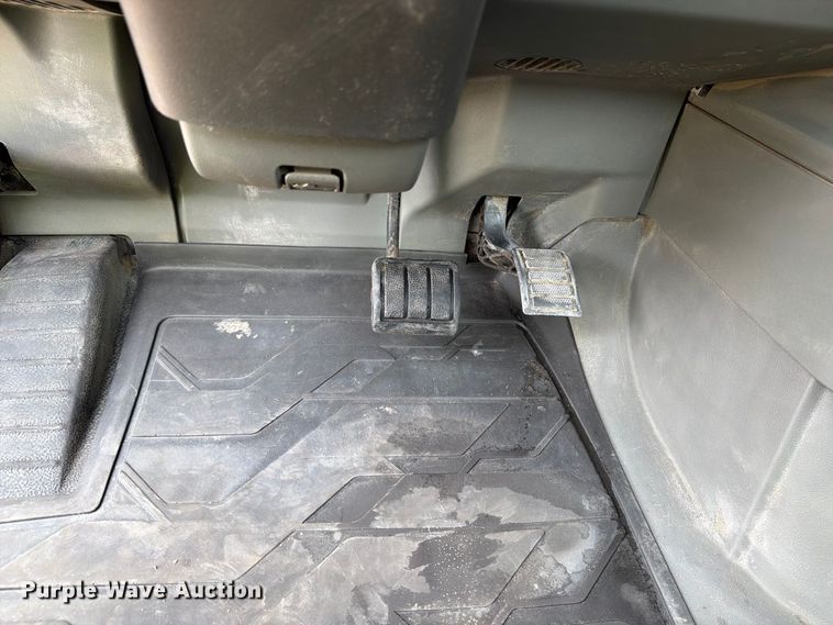 image for item YA4211 2020 Volvo VNR semi truck