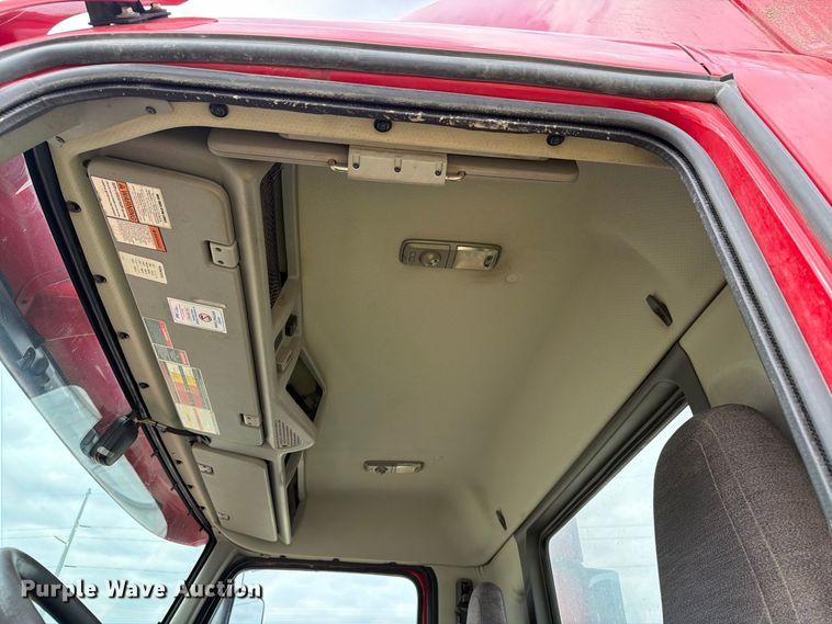 image for item YA4211 2020 Volvo VNR semi truck