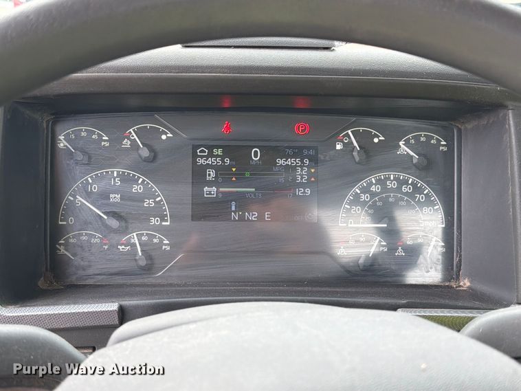 image for item YA4211 2020 Volvo VNR semi truck