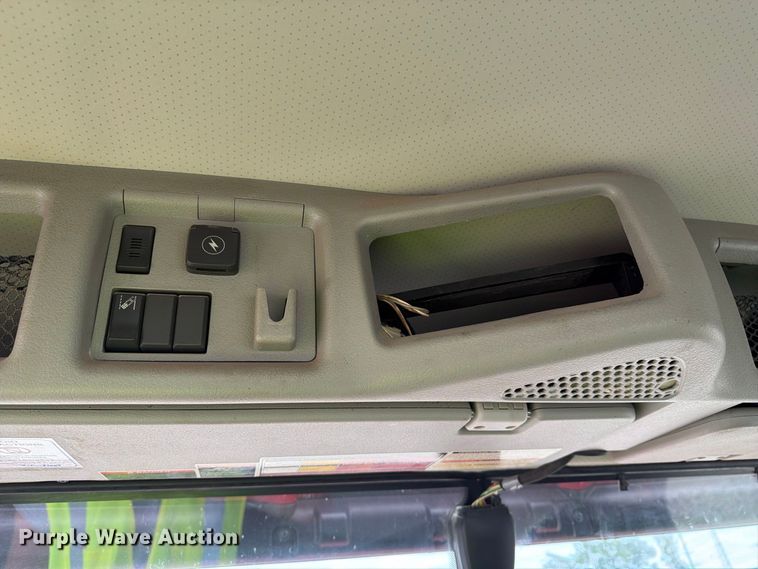 image for item YA4211 2020 Volvo VNR semi truck
