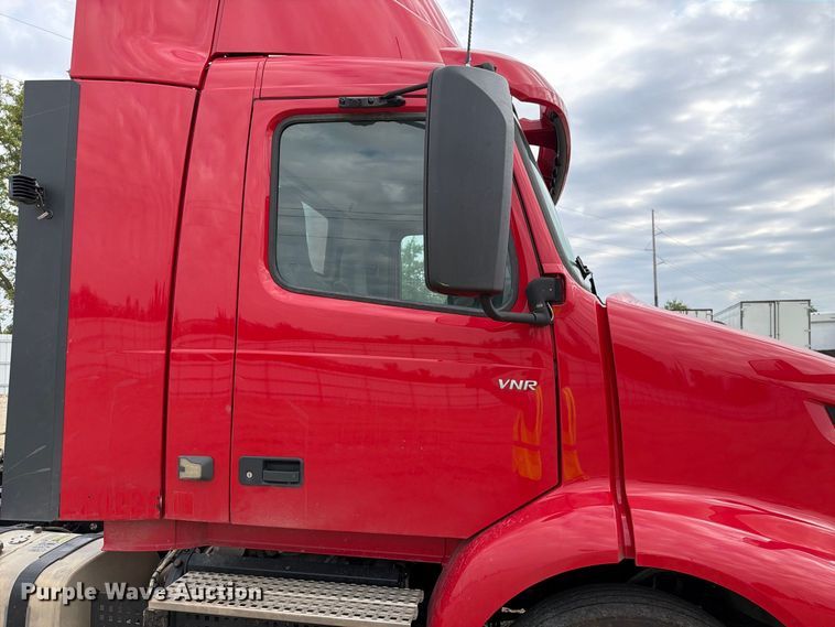 image for item YA4211 2020 Volvo VNR semi truck