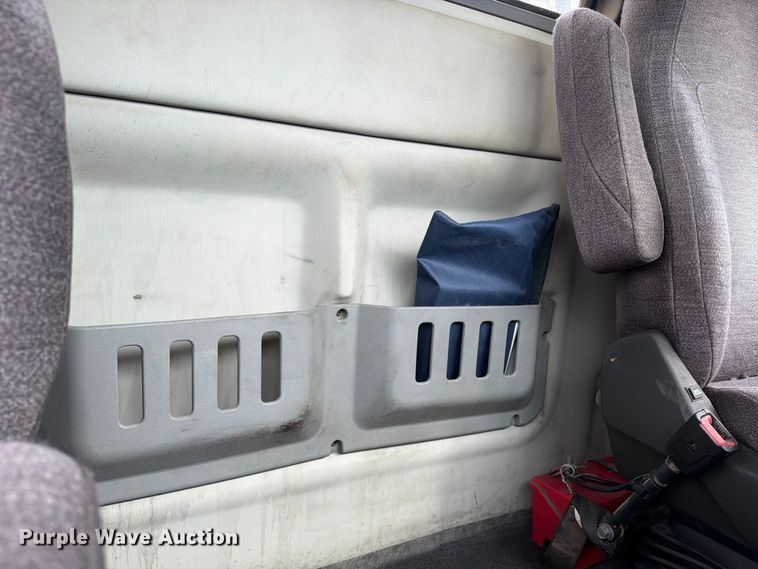 image for item YA4211 2020 Volvo VNR semi truck