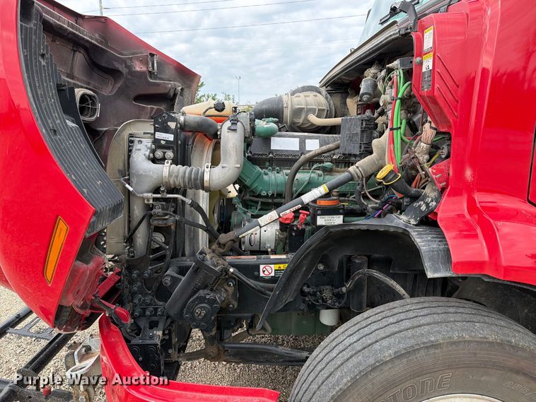 image for item YA4211 2020 Volvo VNR semi truck