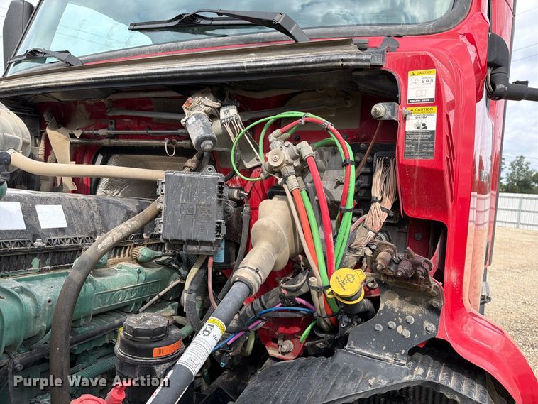 image for item YA4211 2020 Volvo VNR semi truck
