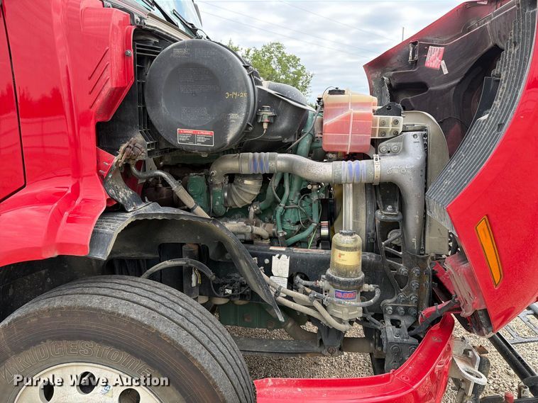 image for item YA4211 2020 Volvo VNR semi truck