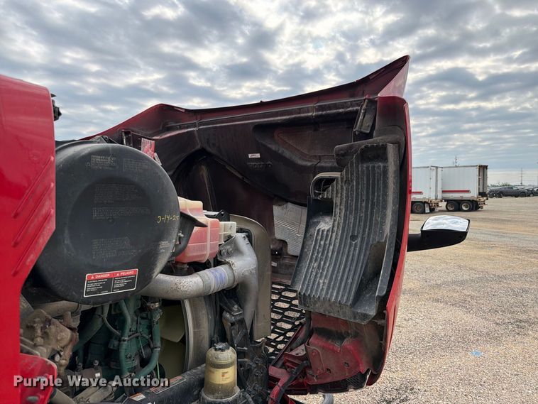 image for item YA4211 2020 Volvo VNR semi truck