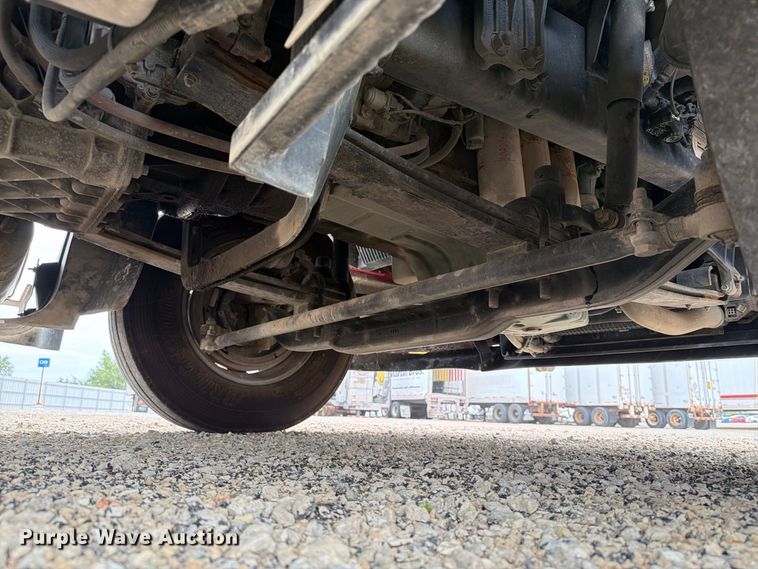 image for item YA4211 2020 Volvo VNR semi truck
