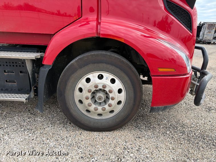 image for item YA4211 2020 Volvo VNR semi truck