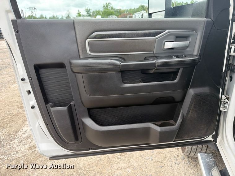image for item YA4225 2019 RAM 5500HD rollback truck
