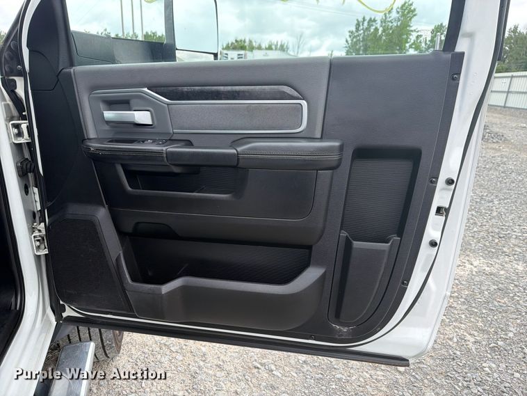 image for item YA4225 2019 RAM 5500HD rollback truck