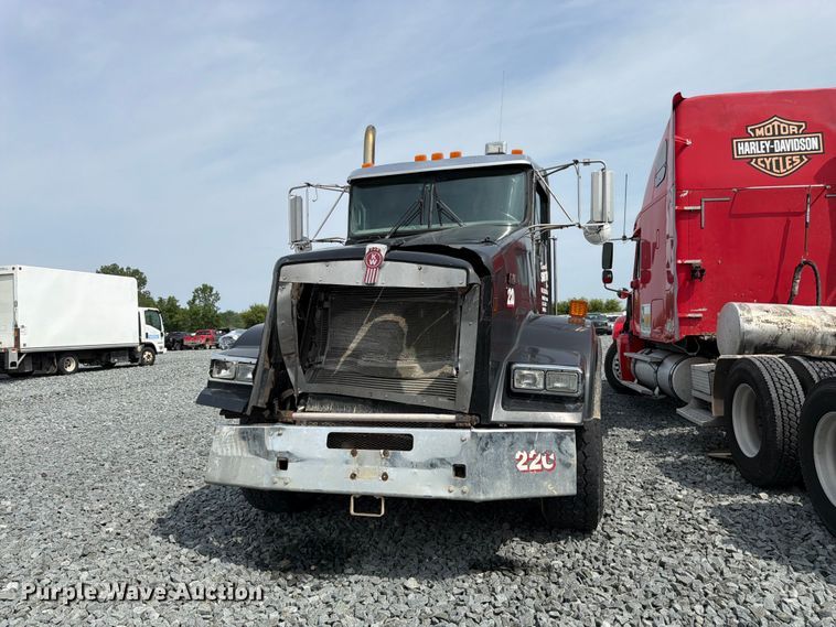 image for item YA4243 2016 Kenworth T8 Series semi truck