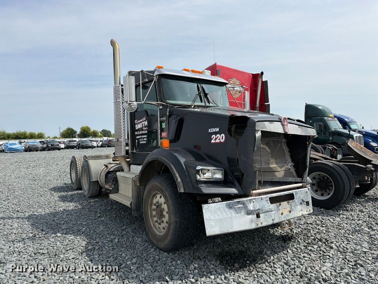 image for item YA4243 2016 Kenworth T8 Series semi truck