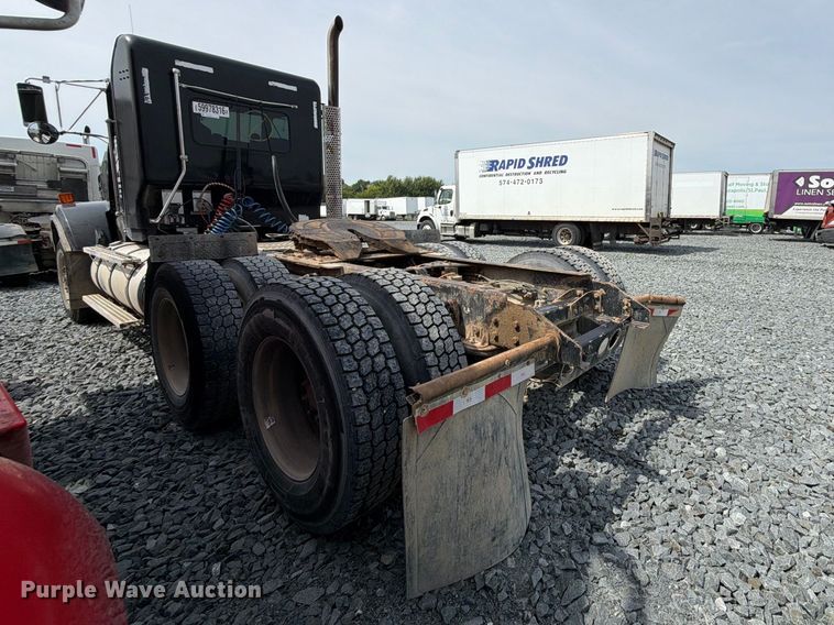 image for item YA4243 2016 Kenworth T8 Series semi truck