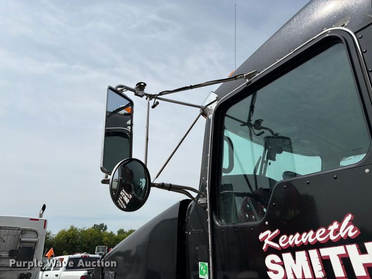 image for item YA4243 2016 Kenworth T8 Series semi truck
