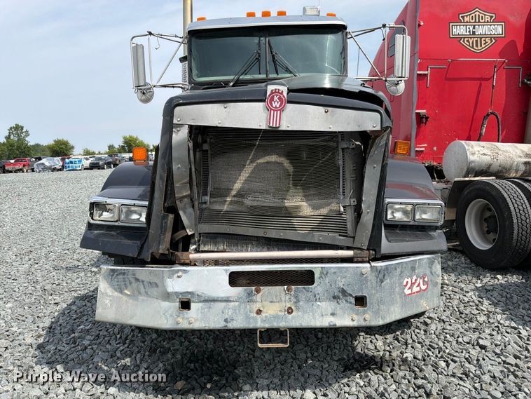 image for item YA4243 2016 Kenworth T8 Series semi truck
