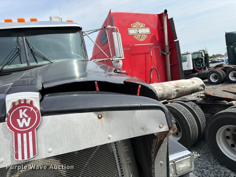 image for item YA4243 2016 Kenworth T8 Series semi truck