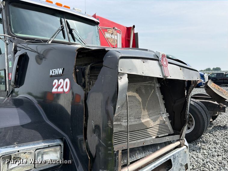 image for item YA4243 2016 Kenworth T8 Series semi truck