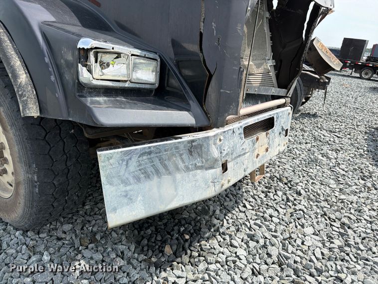 image for item YA4243 2016 Kenworth T8 Series semi truck