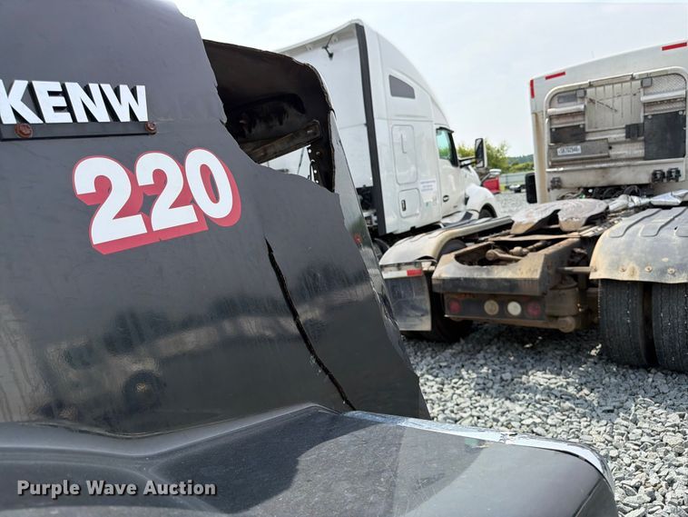 image for item YA4243 2016 Kenworth T8 Series semi truck
