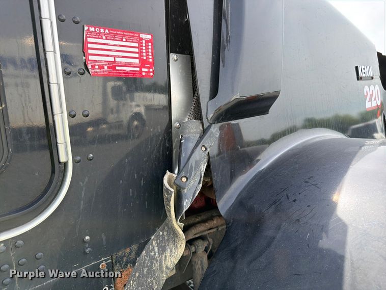 image for item YA4243 2016 Kenworth T8 Series semi truck