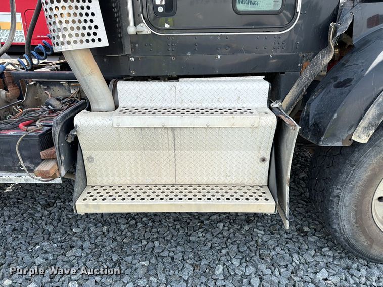 image for item YA4243 2016 Kenworth T8 Series semi truck