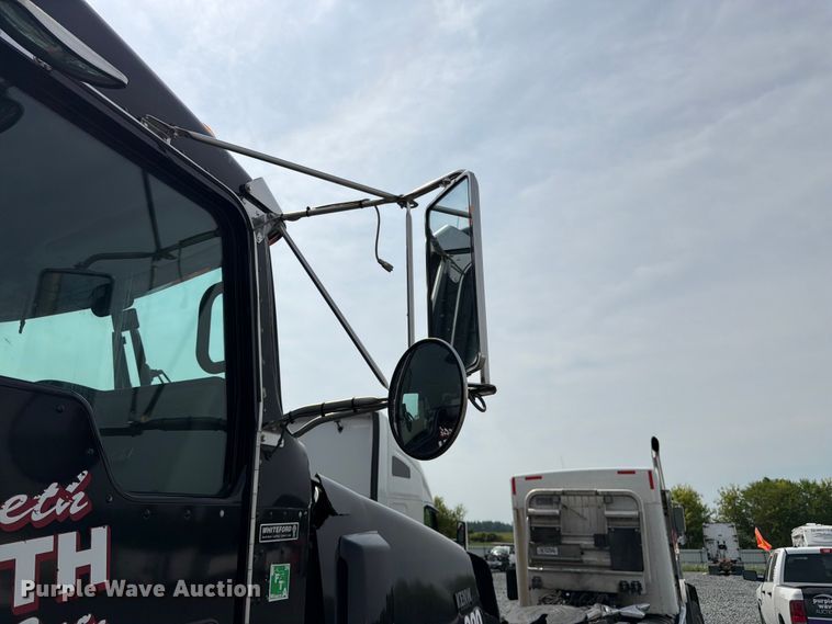 image for item YA4243 2016 Kenworth T8 Series semi truck