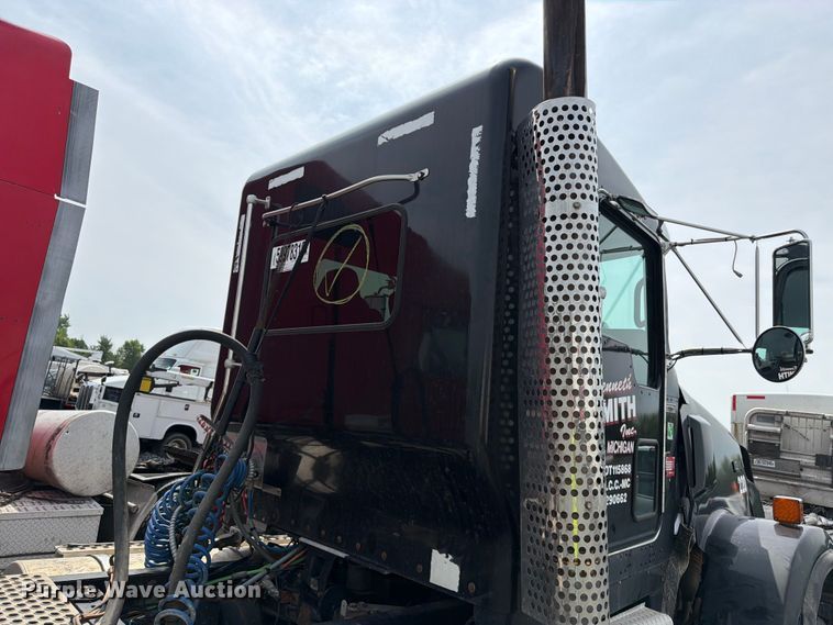 image for item YA4243 2016 Kenworth T8 Series semi truck