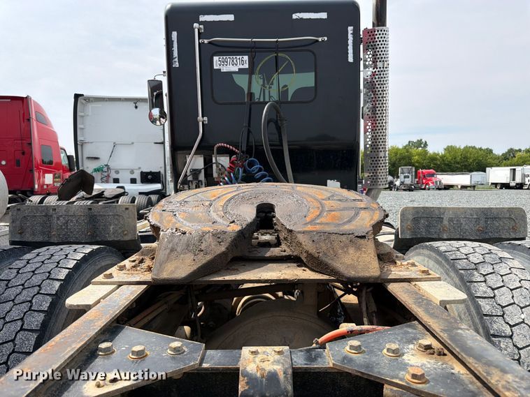 image for item YA4243 2016 Kenworth T8 Series semi truck