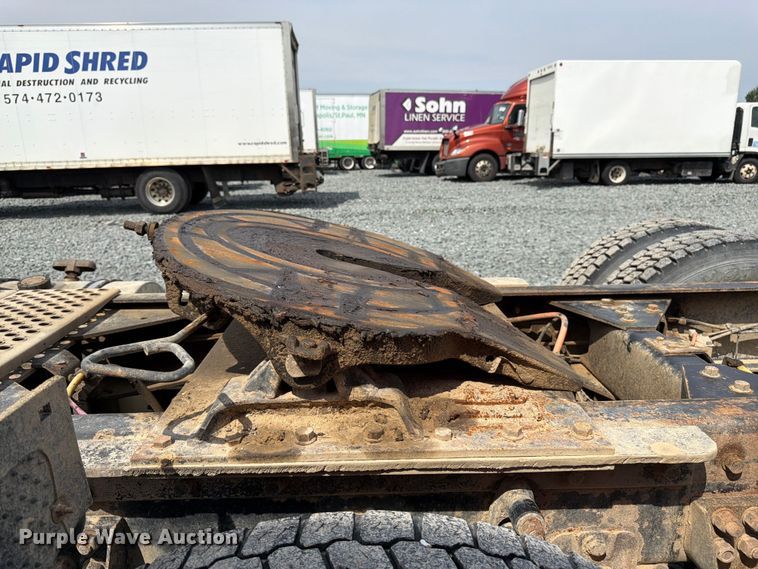 image for item YA4243 2016 Kenworth T8 Series semi truck