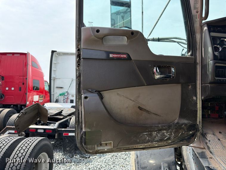 image for item YA4243 2016 Kenworth T8 Series semi truck