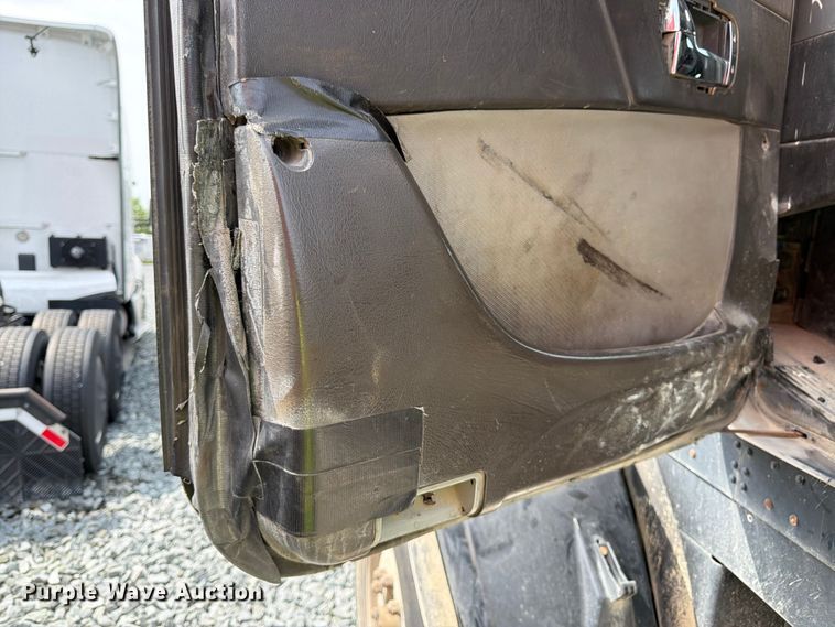 image for item YA4243 2016 Kenworth T8 Series semi truck