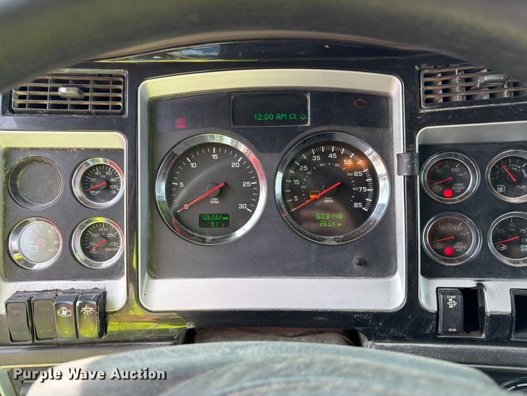 image for item YA4243 2016 Kenworth T8 Series semi truck