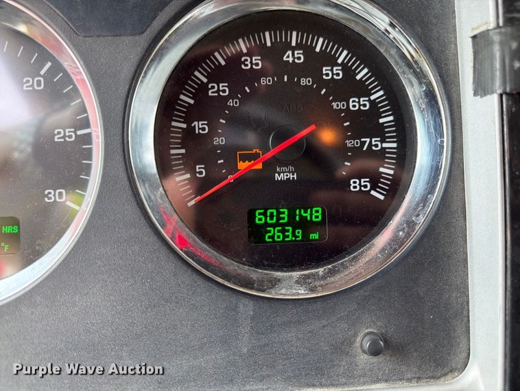 image for item YA4243 2016 Kenworth T8 Series semi truck