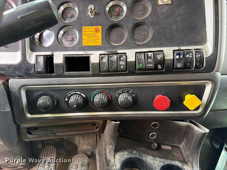 image for item YA4243 2016 Kenworth T8 Series semi truck