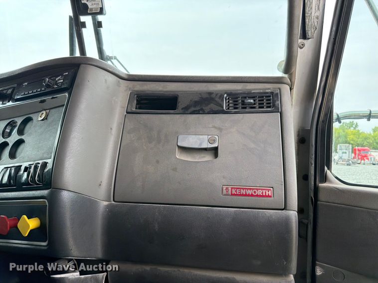 image for item YA4243 2016 Kenworth T8 Series semi truck