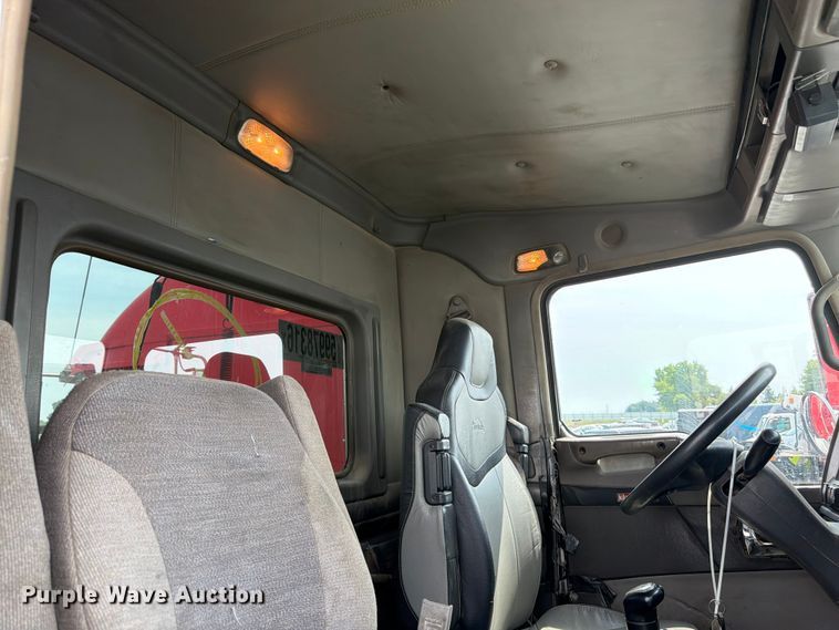 image for item YA4243 2016 Kenworth T8 Series semi truck