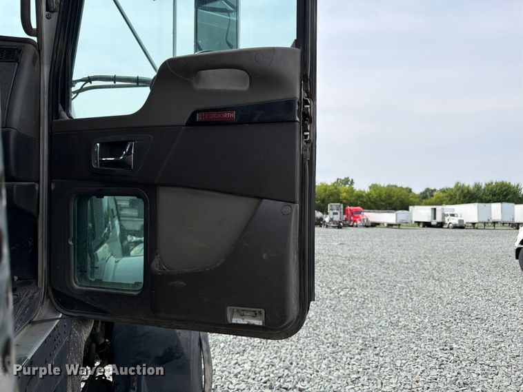 image for item YA4243 2016 Kenworth T8 Series semi truck