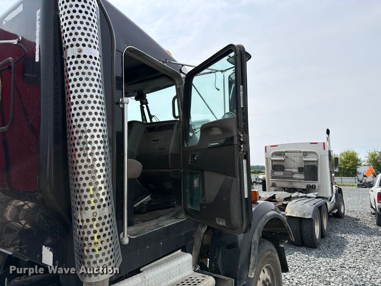image for item YA4243 2016 Kenworth T8 Series semi truck
