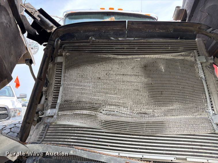 image for item YA4243 2016 Kenworth T8 Series semi truck