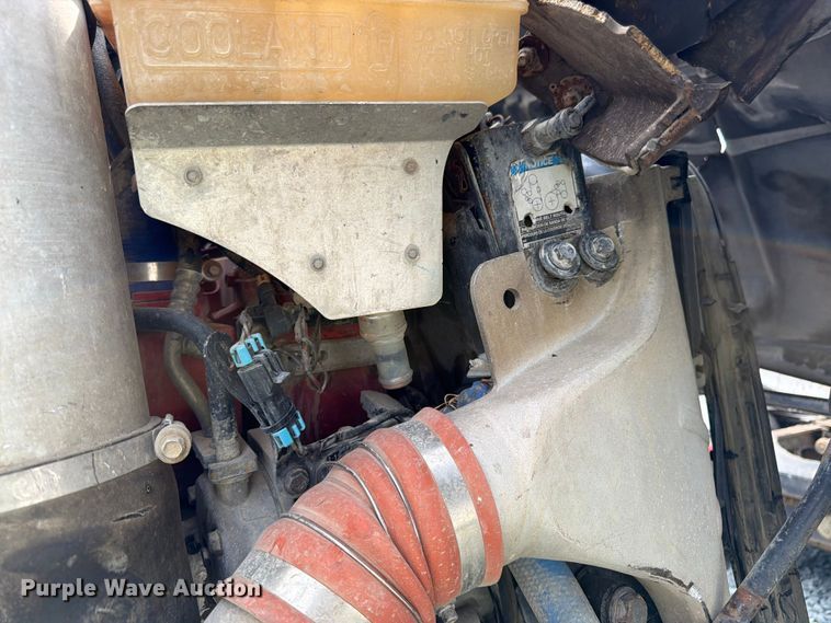 image for item YA4243 2016 Kenworth T8 Series semi truck